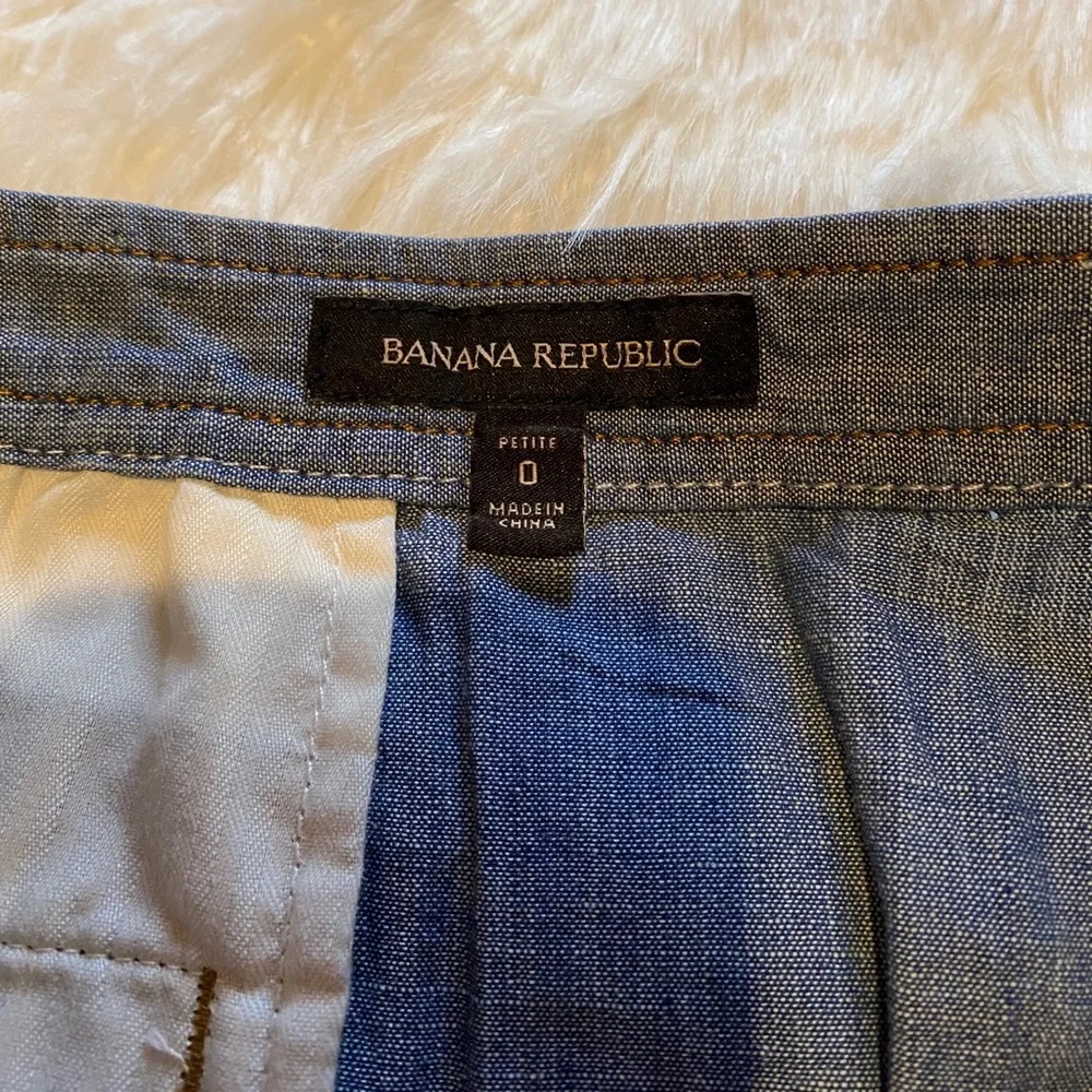 Banana Republic cute blue denim skirt size 0 petite